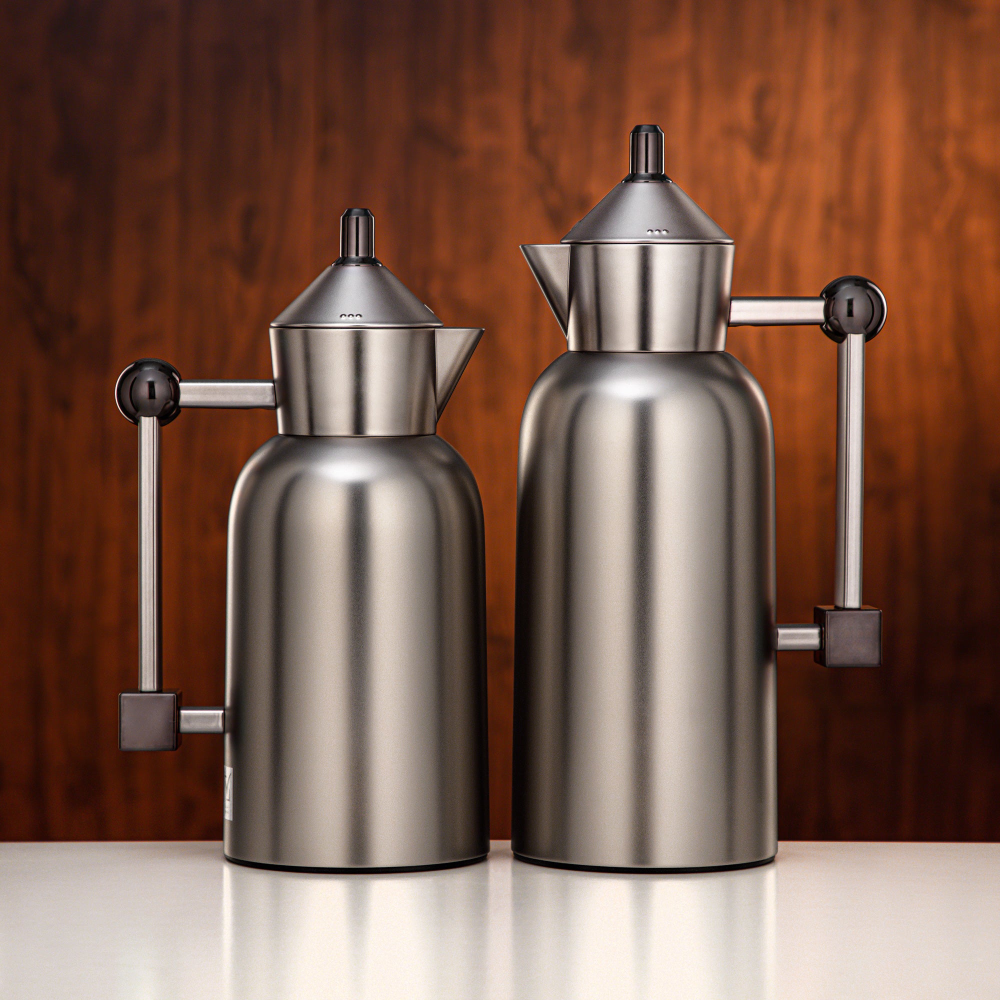 طقم ترامس المرجان 0.7 لتر + 1 لتر بلمسة نيكل غير لامع وأسود فحمي