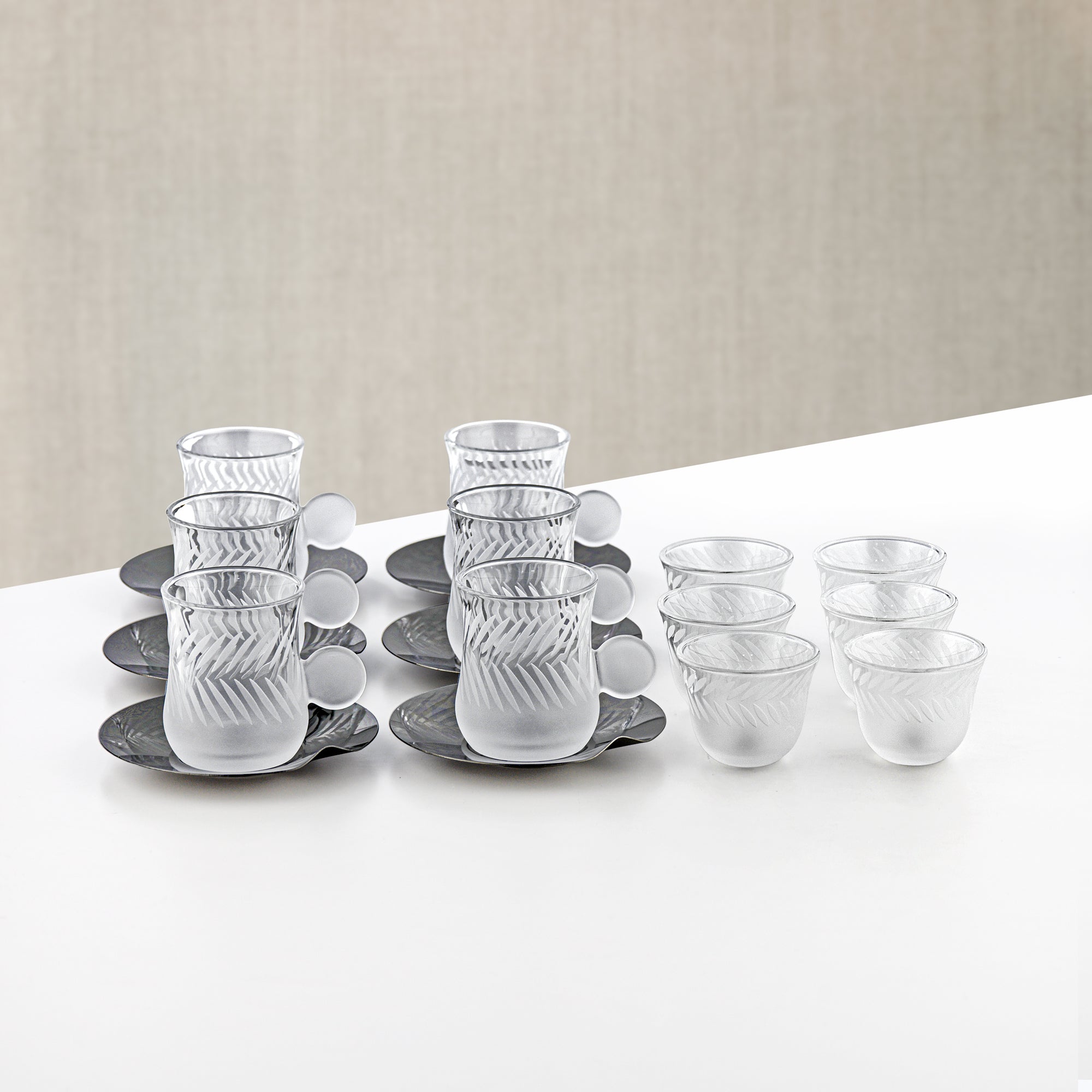 طقم تيرمس وشاي المرجان 20 قطعة بلون أسود معدني