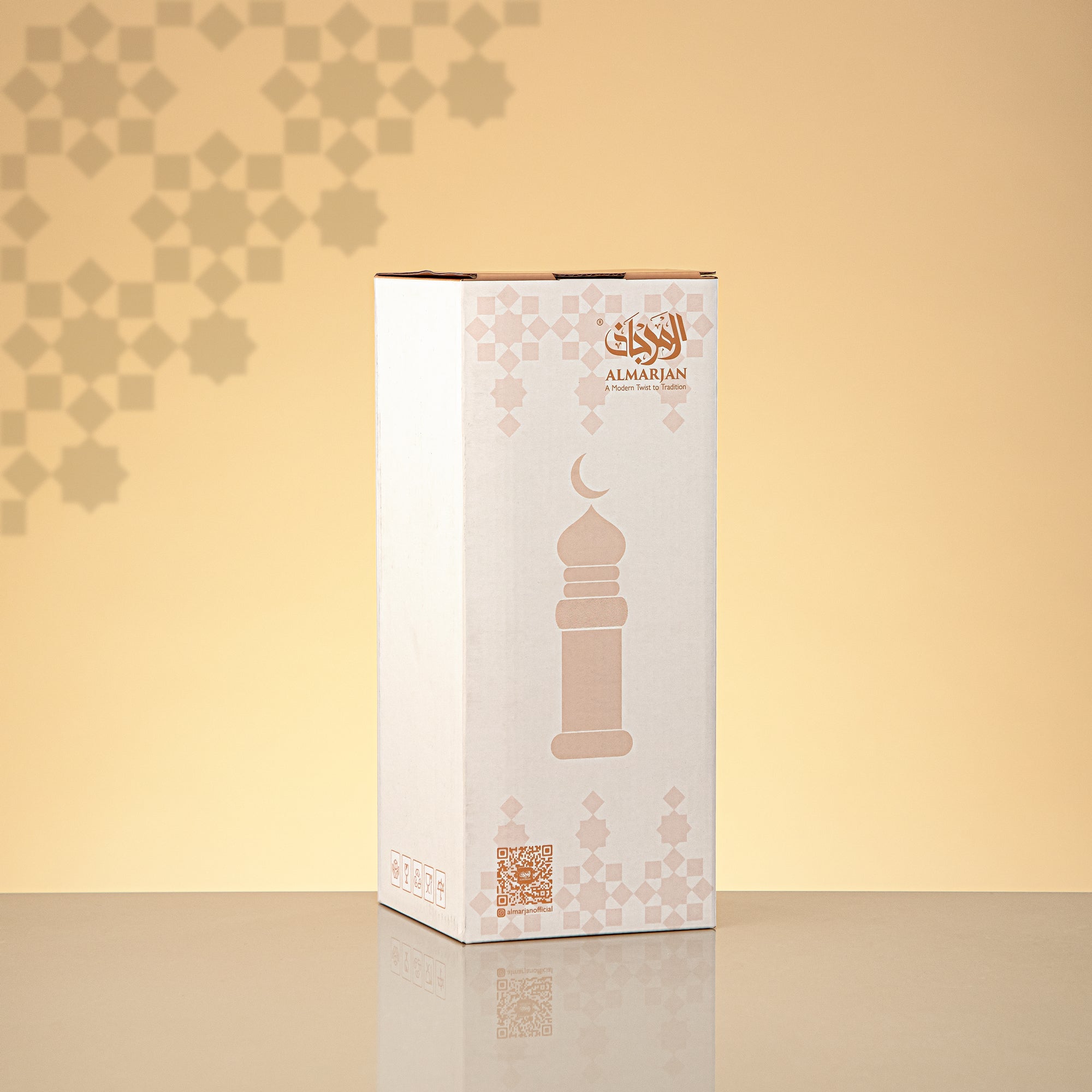 Almarjan Minaret Table Decoration 24cm x 8cm White with Golden Lines & Crescent Moon – Noor Al Layali