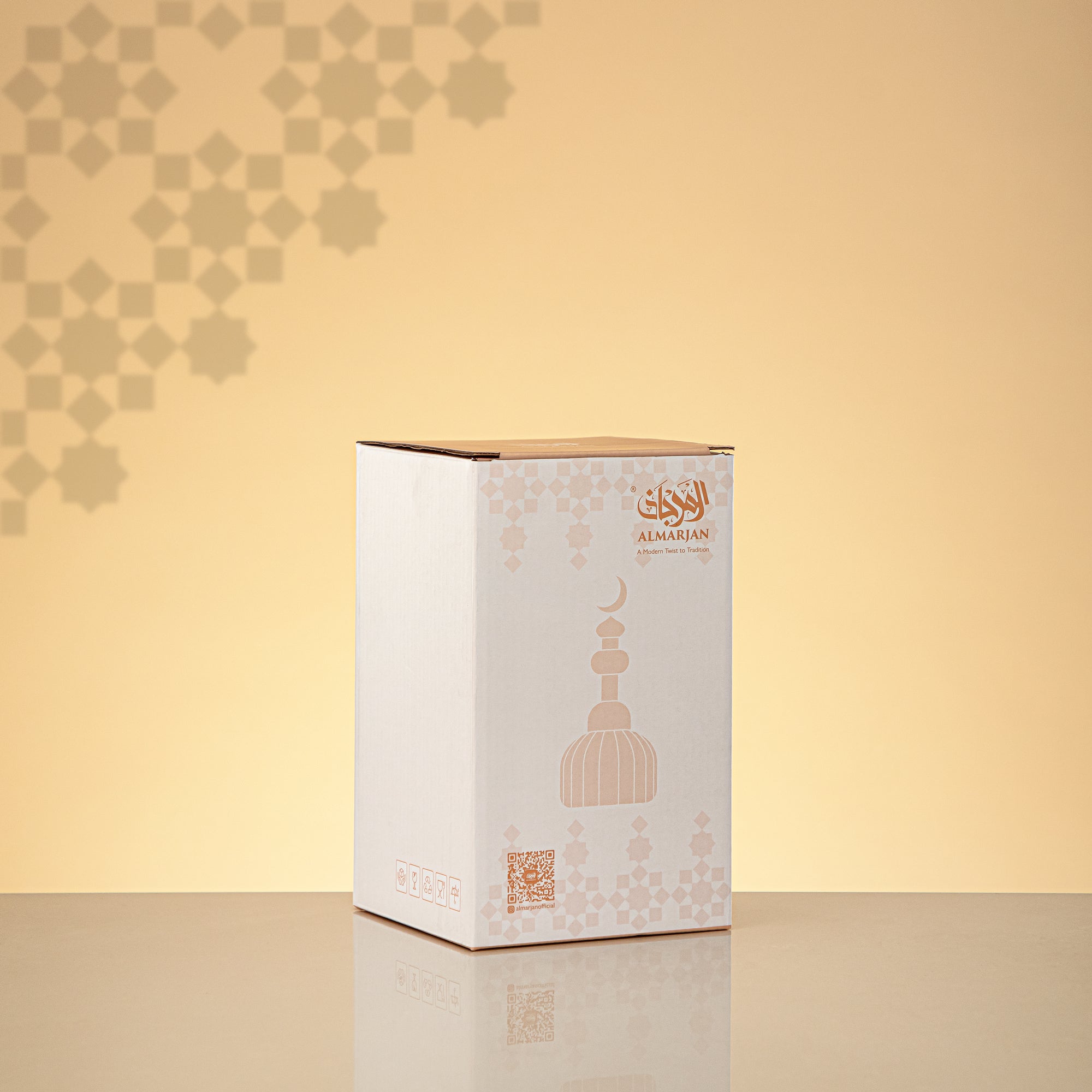 Almarjan Minaret Table Decoration 17cm x 9cm Ivory with Golden Lines & Crescent Moon – Noor Al Layali