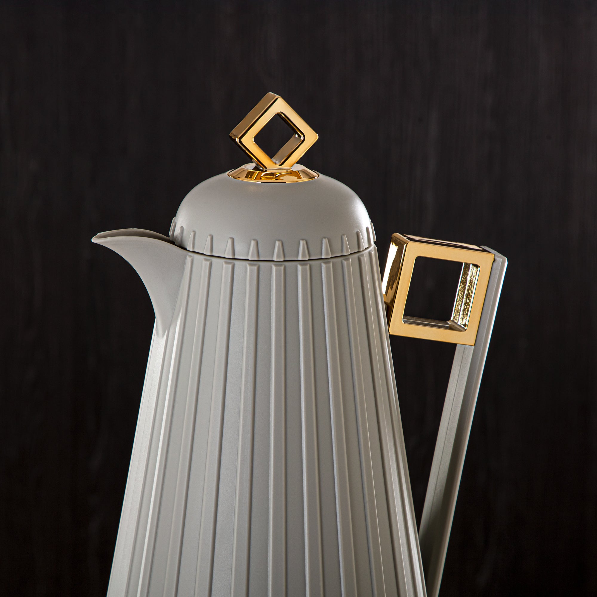 ألمرجان طقم ترامس بلاستيك، رمادي فاتح وذهبي 0.7 لتر + 1 لتر (GT117-070/100 SG/G) - لتقديم القهوة والشاي