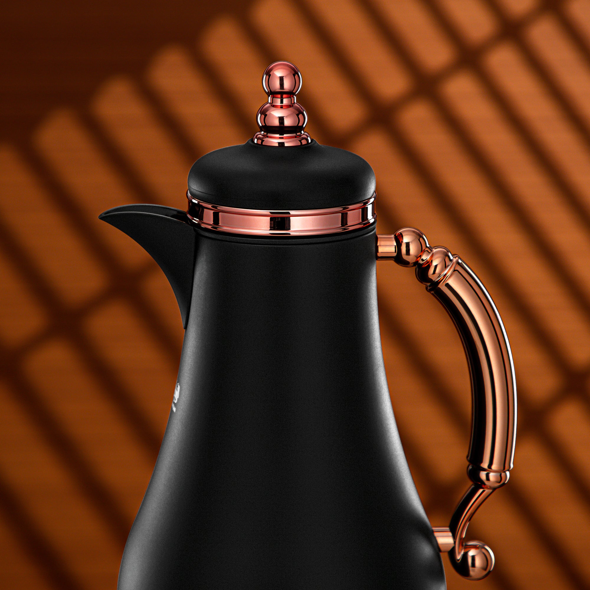 طقم ترامس المرجان 1 لتر + 1 لتر أسود غير لامع وذهبي وردي