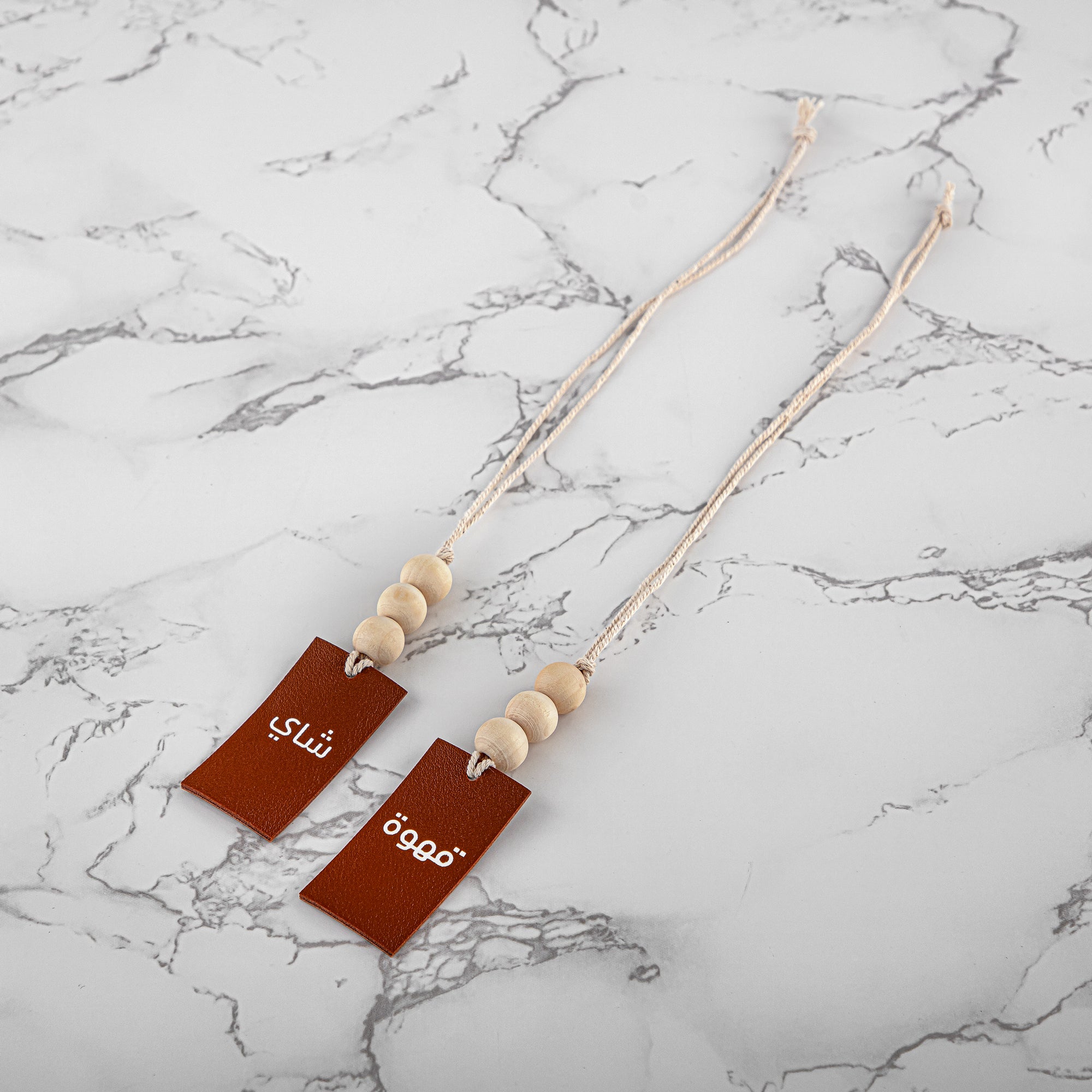 طقم ترامس المرجان بيج وخشب قطعتان مع بطاقات قهوة وشاي عربية (VAF2950003 + TRHG-15) – تقديم أنيق | لمسة عصرية على التقاليد