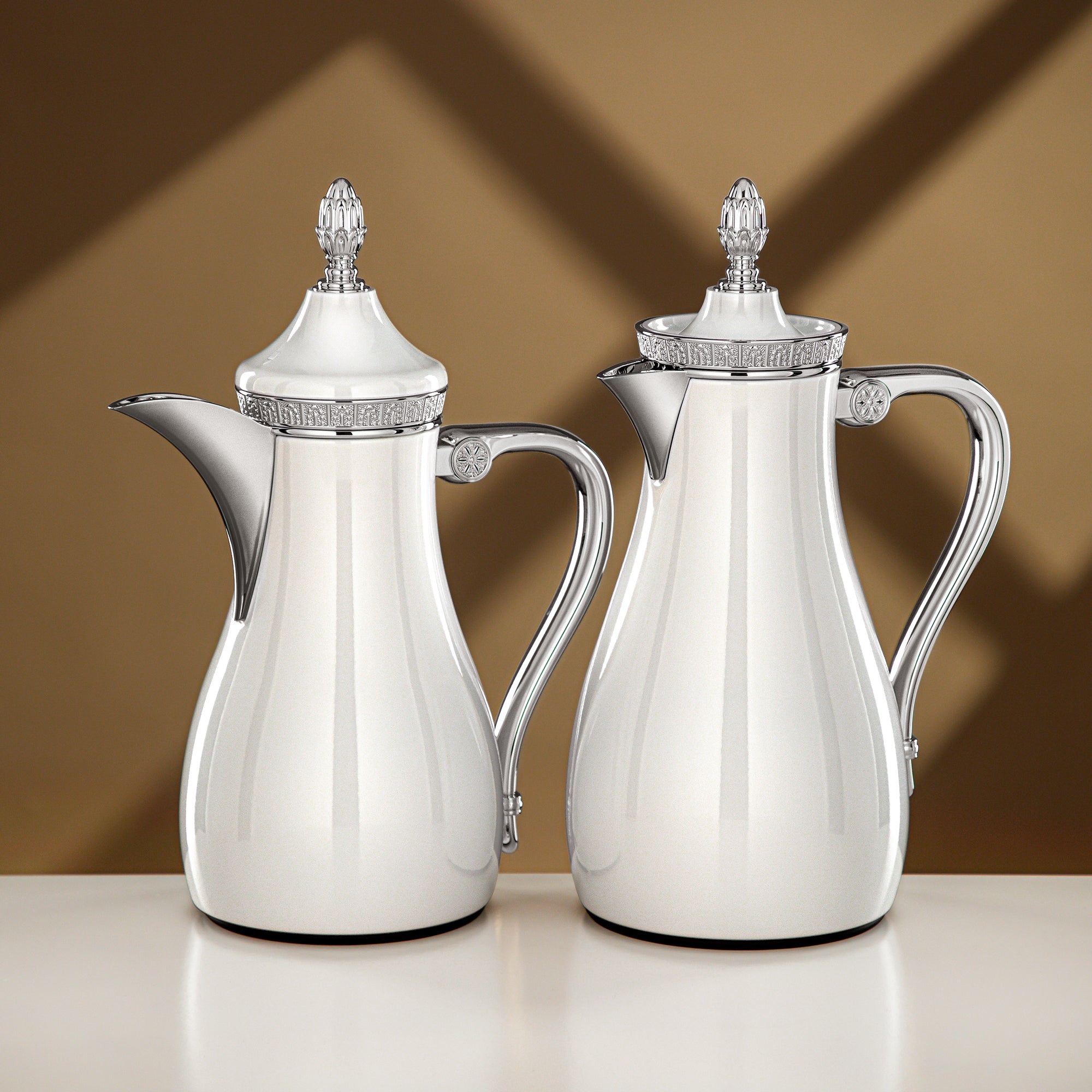 طقم ترامس المرجان 0.7 لتر + 1 لتر أبيض وفضي