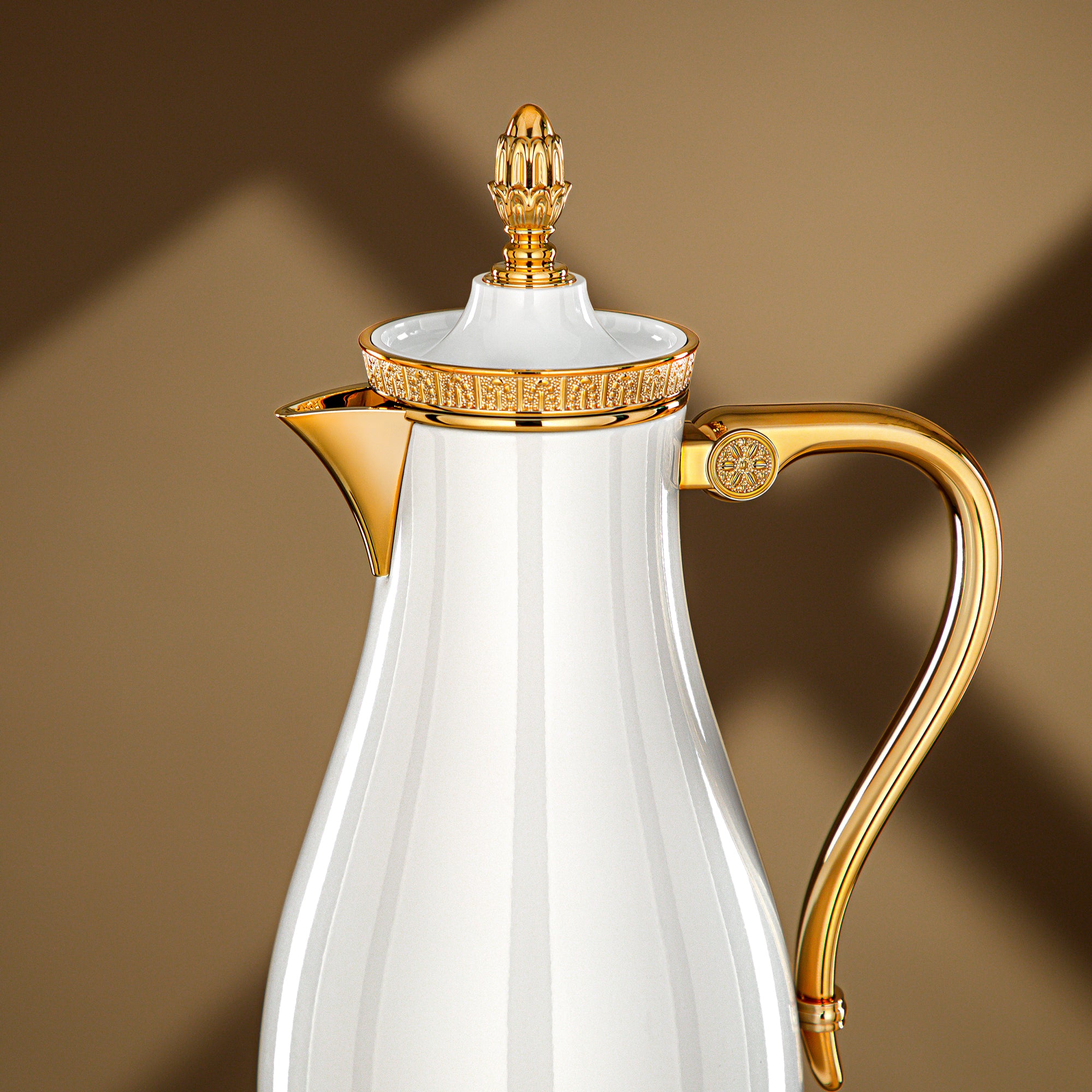 طقم ترامس المرجان 0.7 لتر + 1 لتر أبيض وذهبي