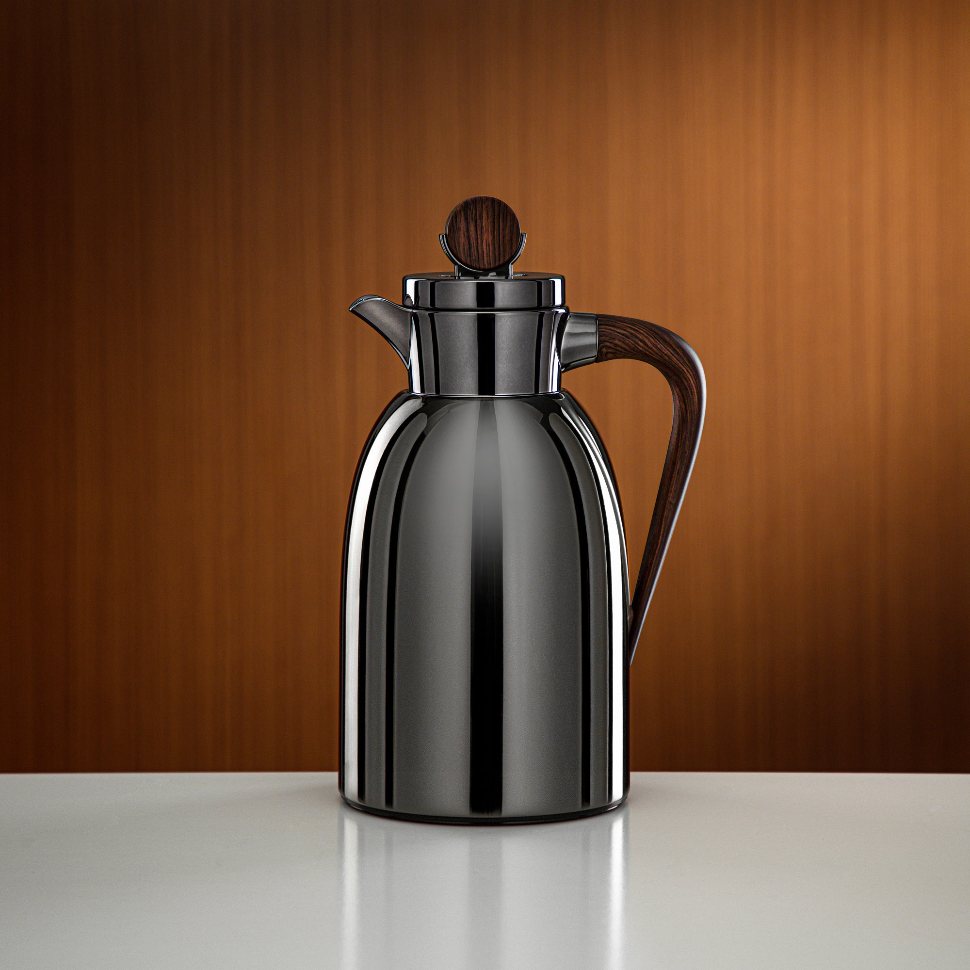 ترمس المرجان سعة 1.3 لتر بلون أسود فحمي وخشب داكن