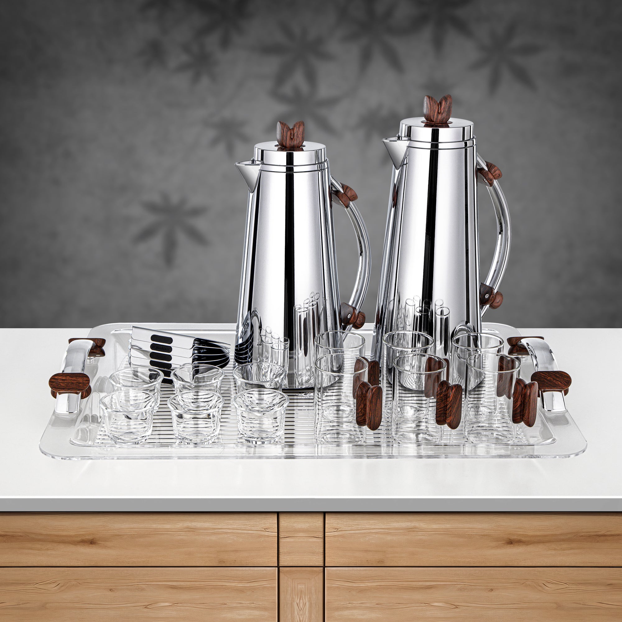 طقم شاي وقهوة المرجان 21 قطعة، فضي وخشب داكن