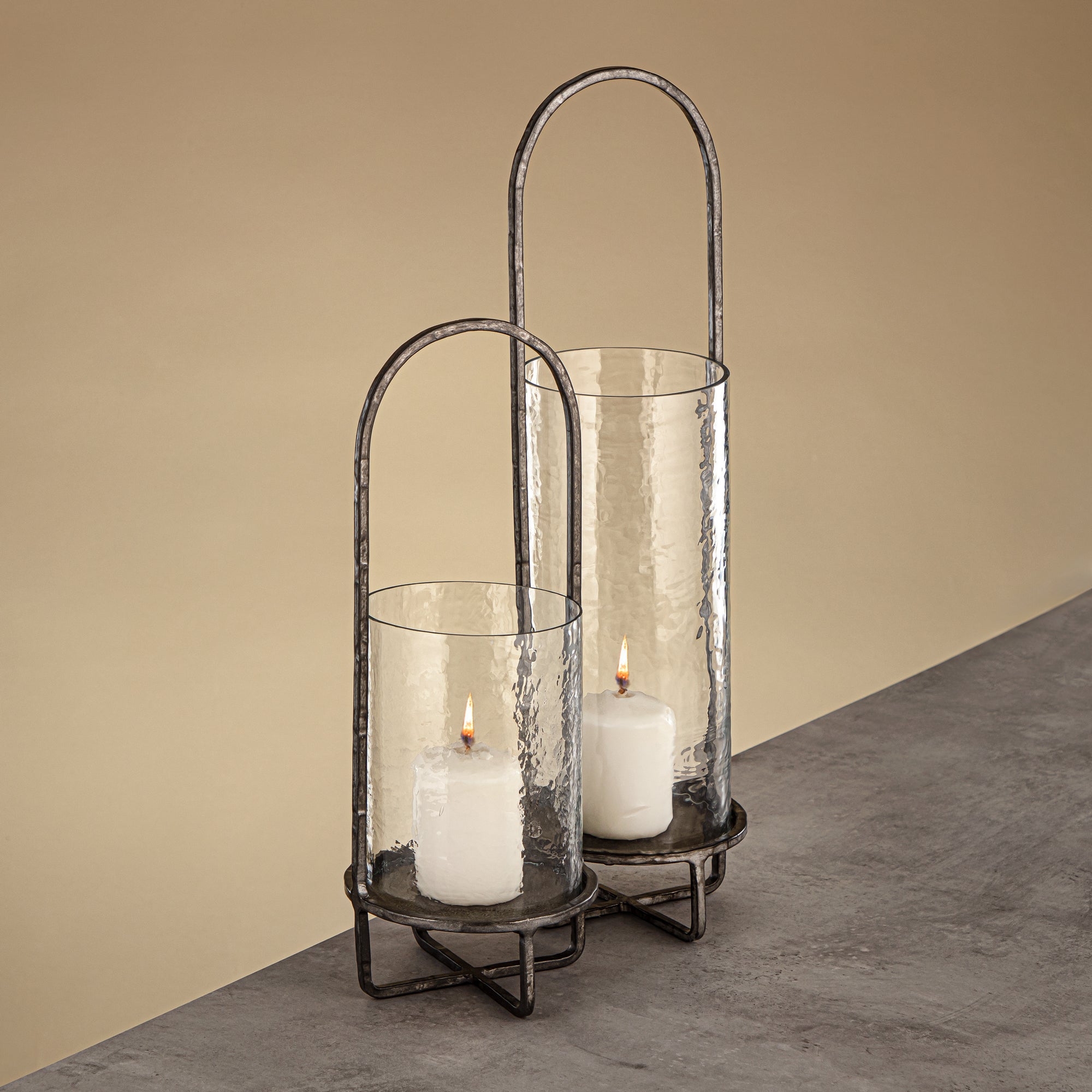 Almarjan Miles Hurricane Lantern Hammered Glass 13.5x13.5x36 CM Vintage Silver Stand (GMT2960002)