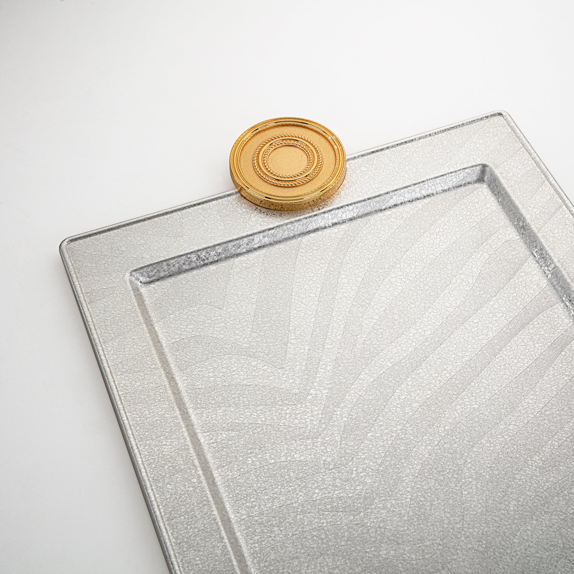 طقم صواني تقديم المرجان فضي وذهبي بتصميم متشقق (3 قطع)